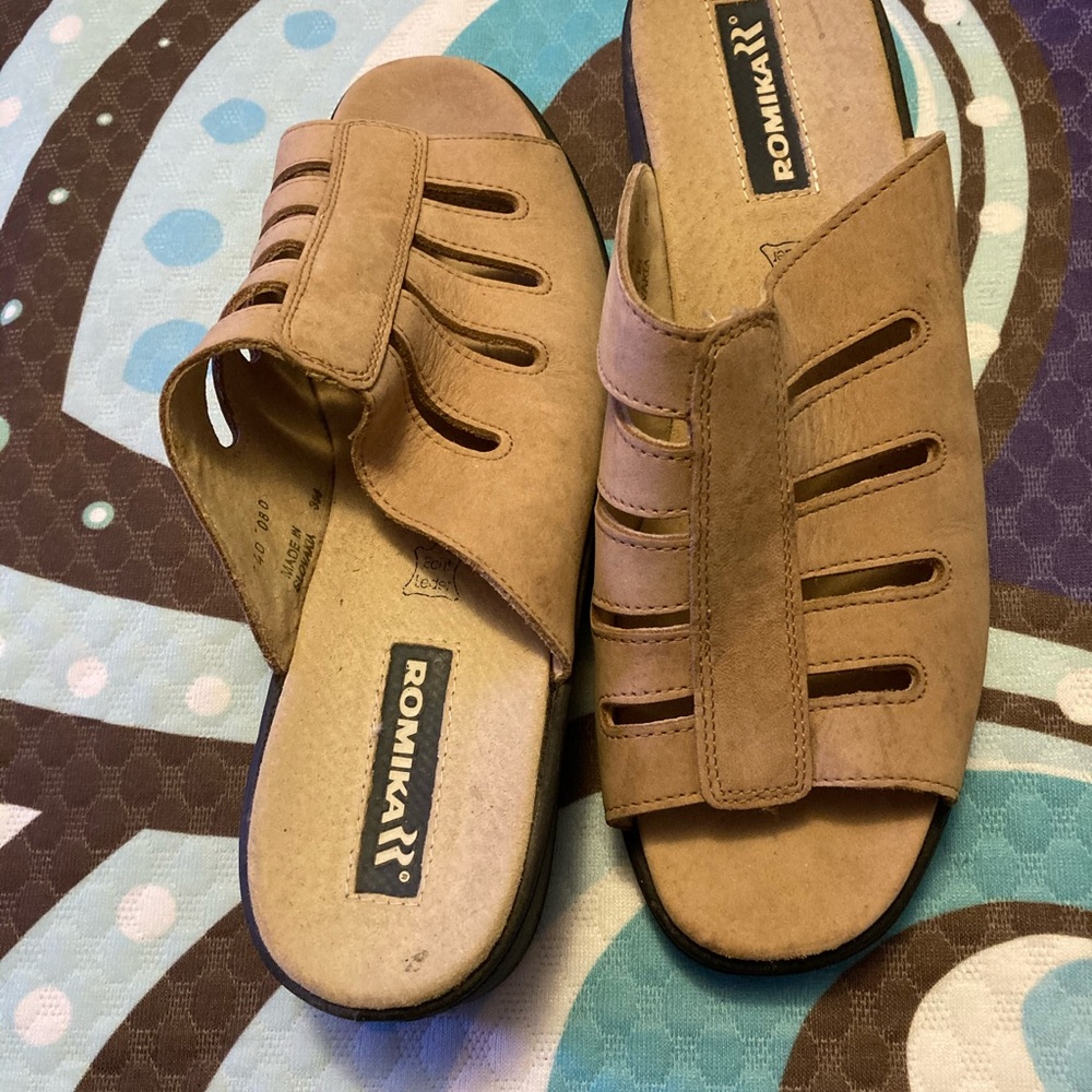 Sandals - Picture 3 of 10